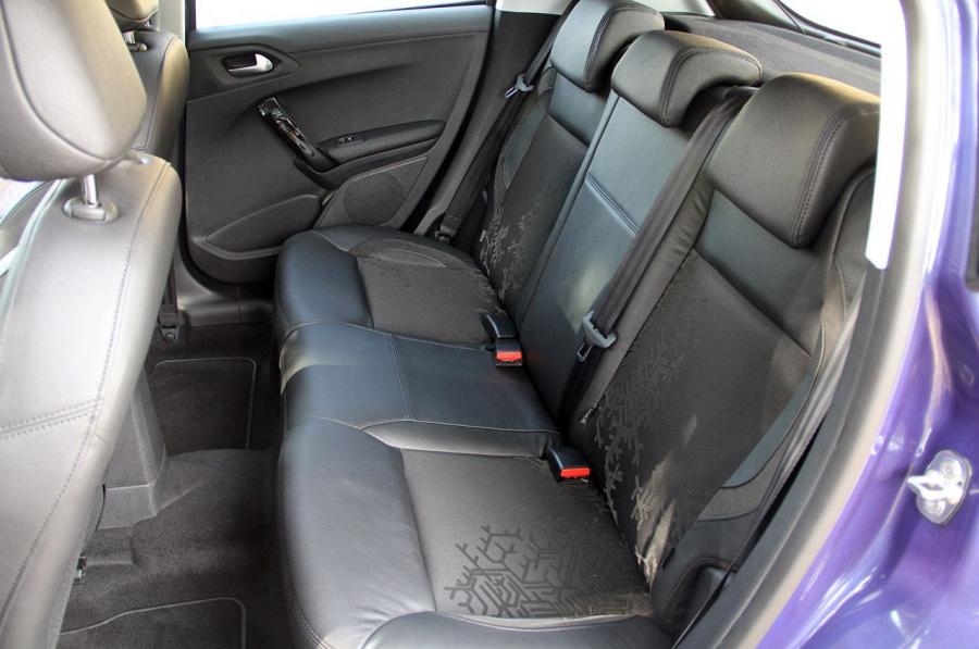  Peugeot 208 5-Door 2012 года  (фото 8 из 73)